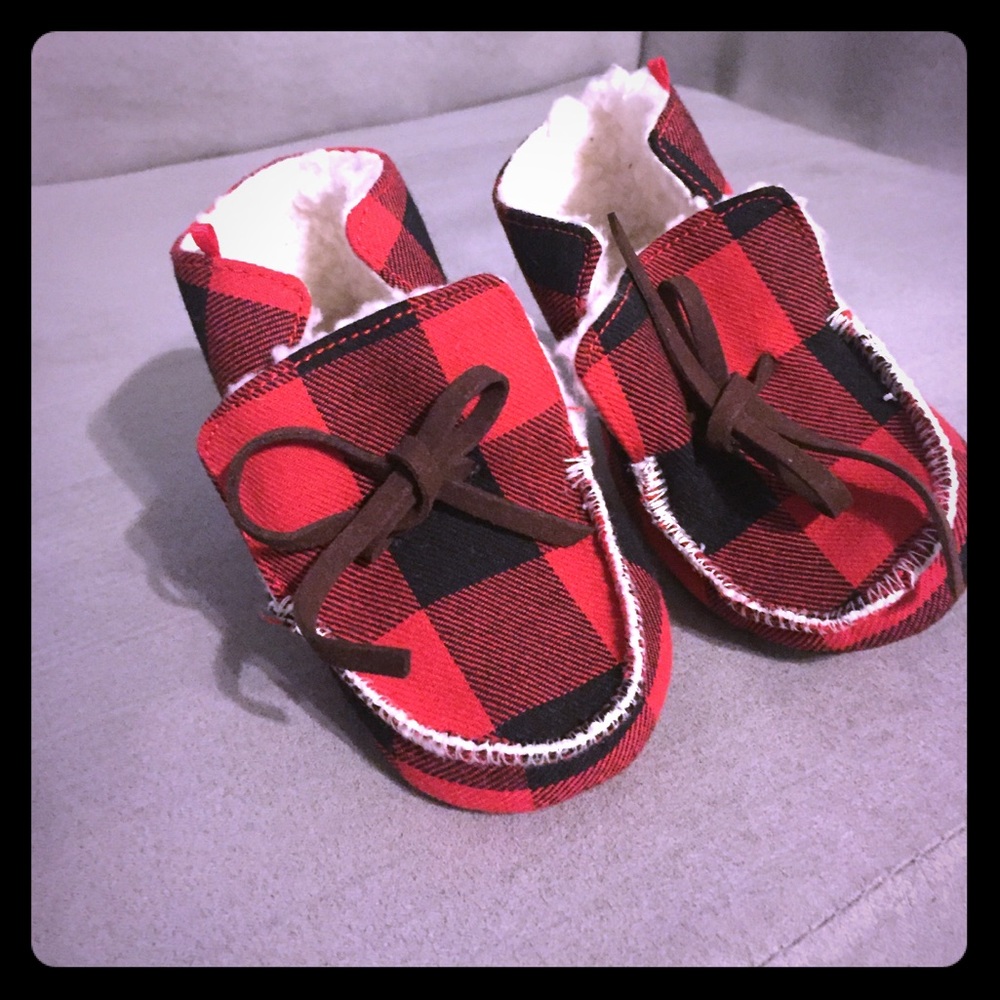 Buffalo plaid baby booties 6-12mo